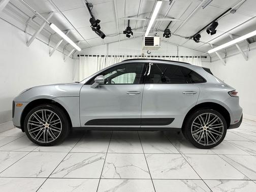 Dolomite Silver Metallic 2026 Porsche Macan Macan