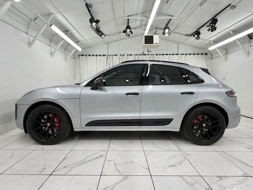 Dolomite Silver Metallic 2024 Porsche Macan T