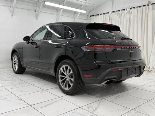 2025 Porsche Macan AWD