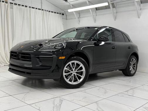 2025 Porsche Macan AWD