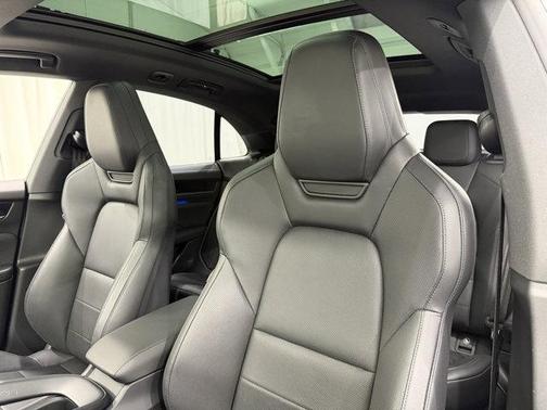 2025 Porsche Macan 4