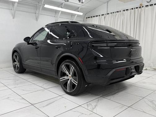 2025 Porsche Macan 4