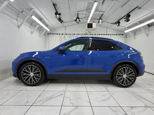 2026 Porsche Macan 4