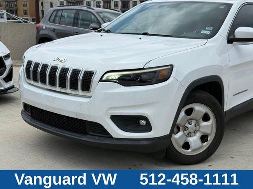 Bright White Clearcoat 2019 Jeep Cherokee Latitude