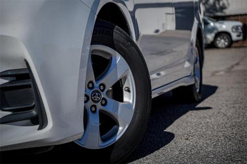 2020 Toyota Sienna LE