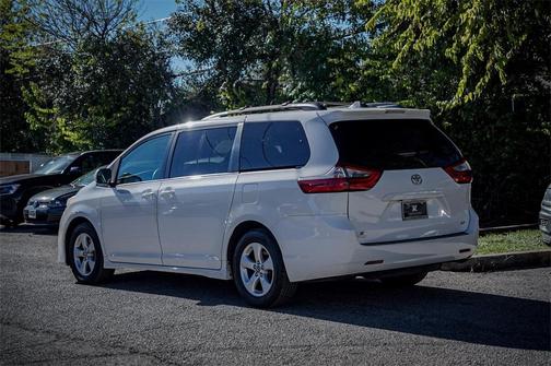 2020 Toyota Sienna LE