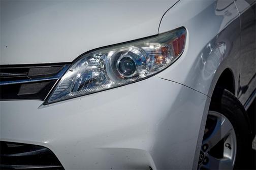 2020 Toyota Sienna LE