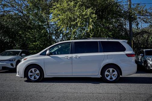 2020 Toyota Sienna LE