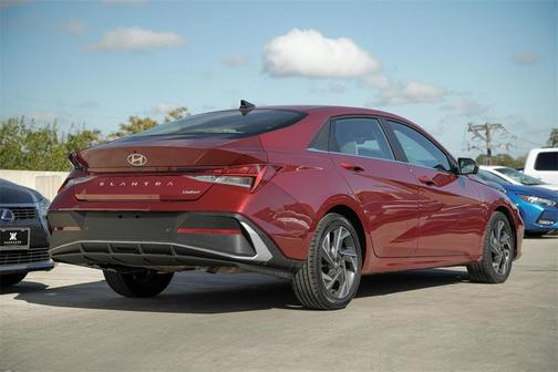 2024 Hyundai ELANTRA Limited