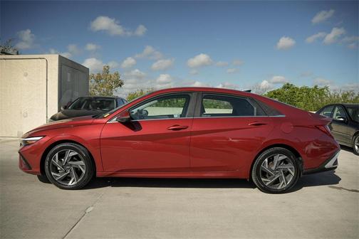 2024 Hyundai ELANTRA Limited