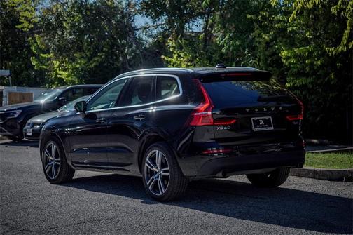 2021 Volvo XC60 T6 Momentum