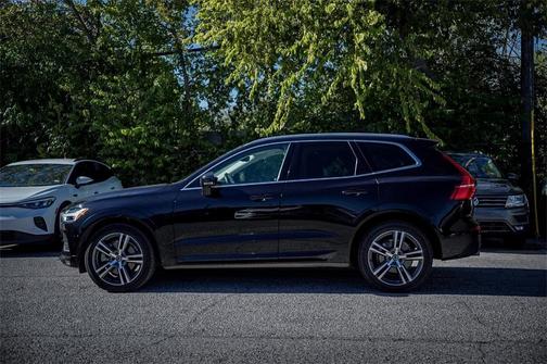 2021 Volvo XC60 T6 Momentum