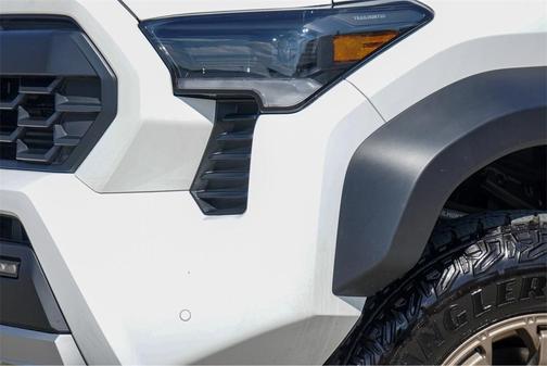 2025 Toyota Tacoma Hybrid TRD