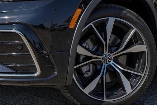 2024 Volkswagen Tiguan 2.0T SEL R-Line