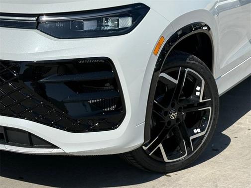 2026 Volkswagen Tiguan 2.0T SEL R-Line