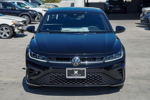 Deep Black Pearl Effect 2026 Volkswagen Jetta 1.5T Sport