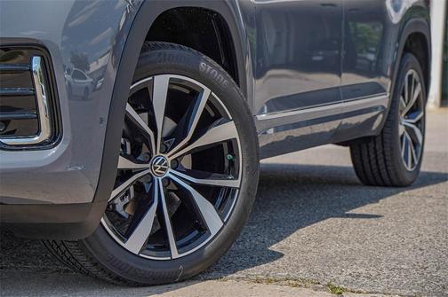 2025 Volkswagen Atlas 2.0T SEL Premium R-Line