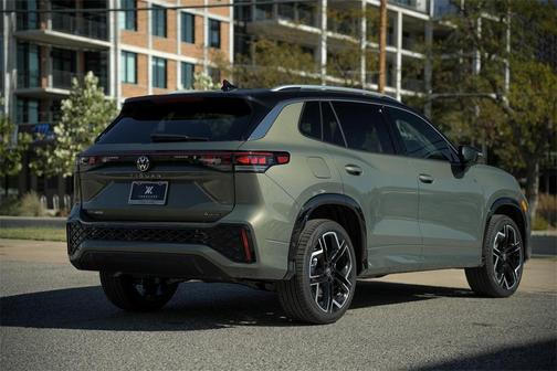 2026 Volkswagen Tiguan 2.0T SEL R-Line