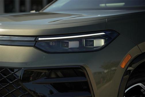 2026 Volkswagen Tiguan 2.0T SEL R-Line