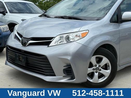 Silver Sky Metallic 2018 Toyota Sienna LE