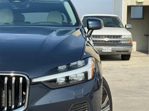 2023 Volvo XC60 B5 Plus Bright Theme