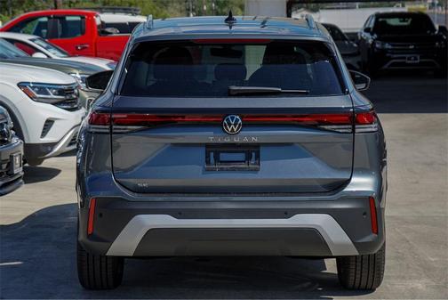 2025 Volkswagen Tiguan 2.0T SE