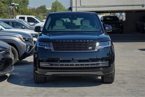 2025 Land Rover Range Rover P530 SE