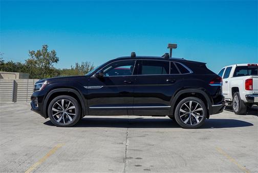 2026 Volkswagen Atlas Cross Sport 2.0T SEL Premium R-Line