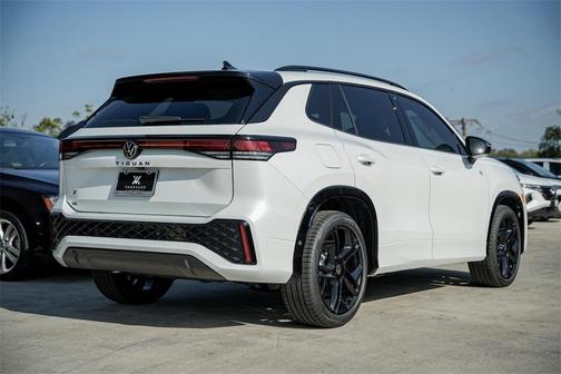 2026 Volkswagen Tiguan 2.0T SE R-Line Black