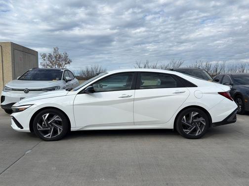 2025 Hyundai ELANTRA HEV SEL