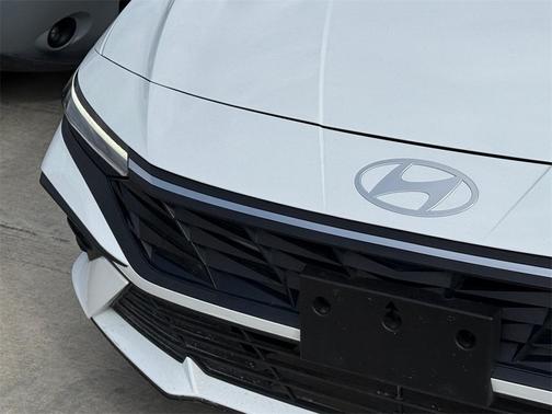 2025 Hyundai ELANTRA HEV SEL
