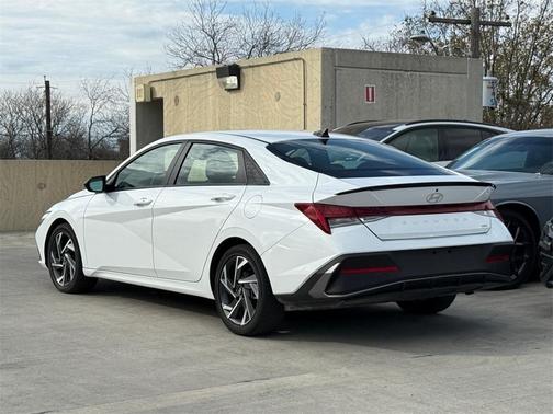 2025 Hyundai ELANTRA HEV SEL