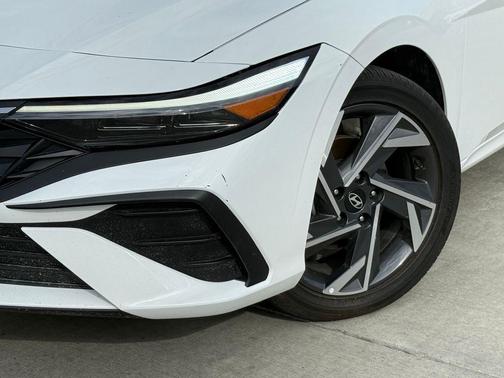 2025 Hyundai ELANTRA HEV SEL