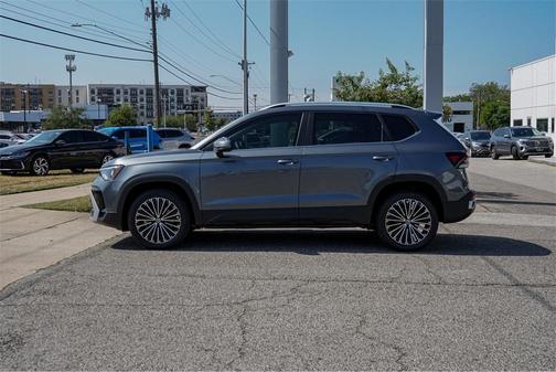 2025 Volkswagen Taos 1.5T SE