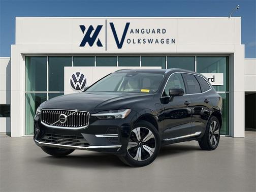 2023 Volvo XC60 Recharge Plug-In Hybrid T8 Plus Bright Theme