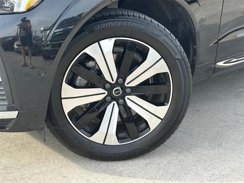 2023 Volvo XC60 Recharge Plug-In Hybrid T8 Plus Bright Theme