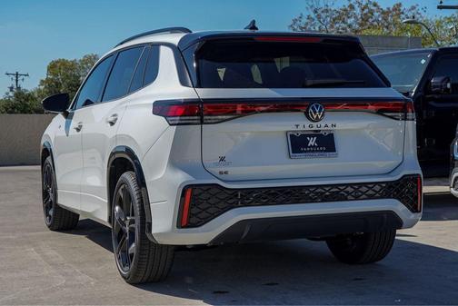 2026 Volkswagen Tiguan 2.0T SE R-Line Black