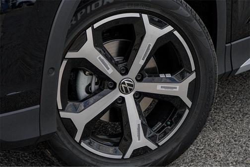 2025 Volkswagen Tiguan 2.0T SE