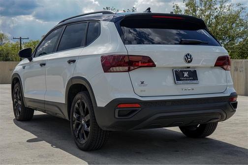 2024 Volkswagen Taos 1.5T SE Black