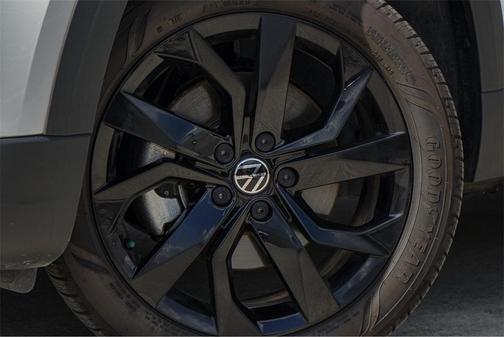 2024 Volkswagen Taos 1.5T SE Black