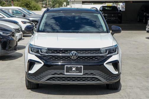 2024 Volkswagen Taos 1.5T SE Black