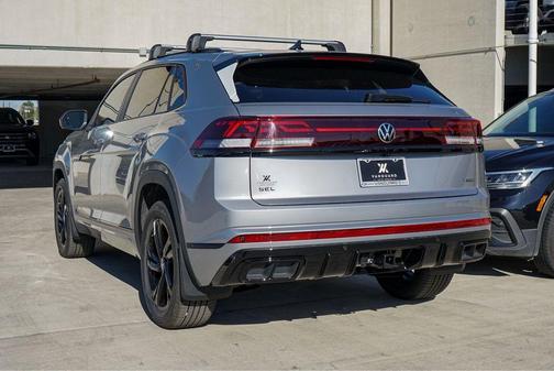 2026 Volkswagen Atlas Cross Sport 2.0T SEL R-Line Black