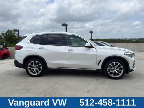 Mineral White Metallic 2023 BMW X5 xDrive40i