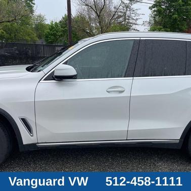 White Metallic 2023 BMW X5 xDrive40i