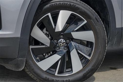 2025 Volkswagen Atlas Cross Sport 2.0T SE w/Technology