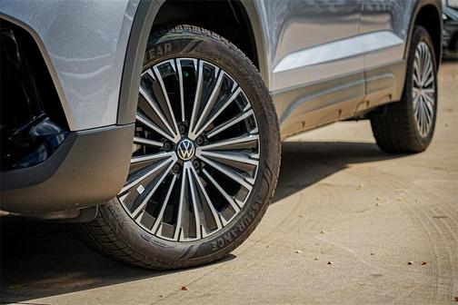2025 Volkswagen Atlas 2.0T SE