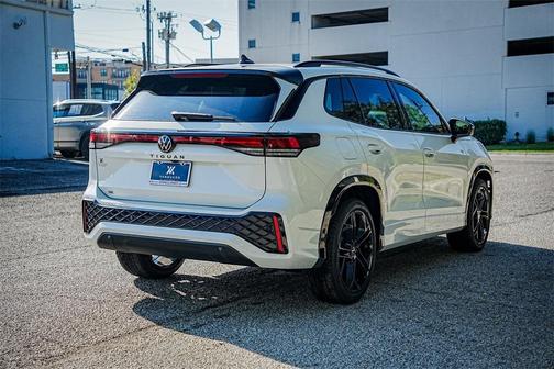 2026 Volkswagen Tiguan 2.0T SE R-Line Black