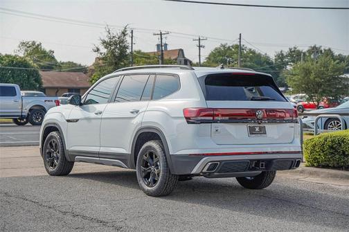 2025 Volkswagen Atlas 2.0T Peak Edition