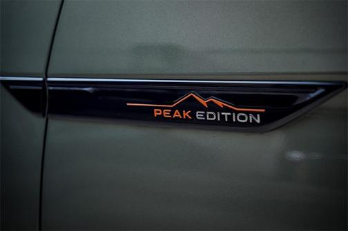 2025 Volkswagen Atlas 2.0T Peak Edition