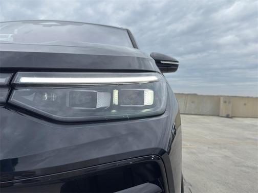 2026 Volkswagen Tiguan 2.0T SEL R-Line